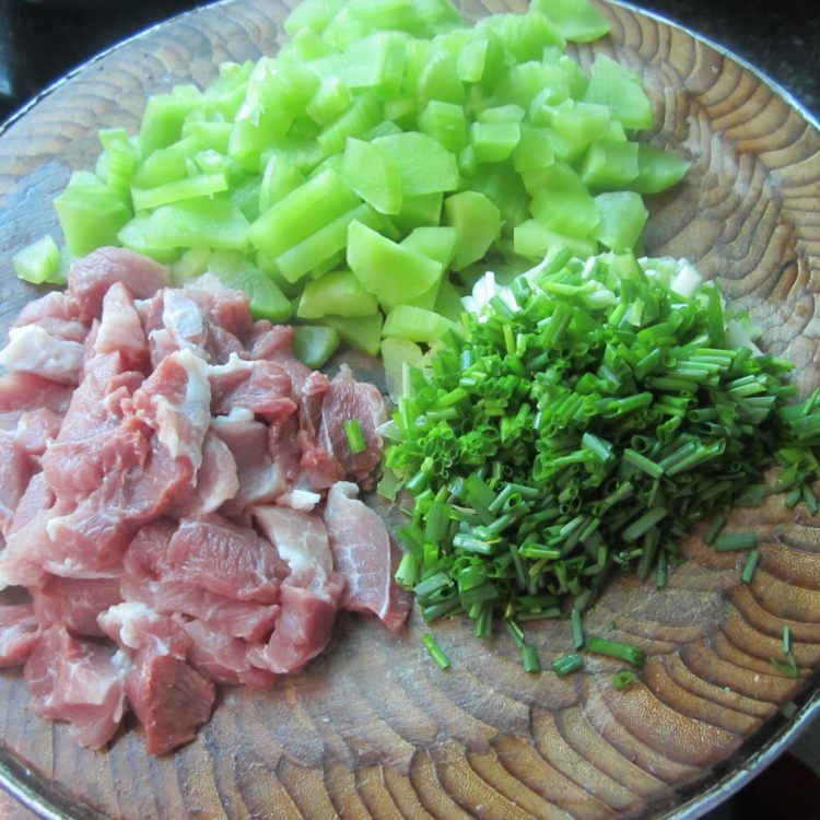莴笋猪肉馅饺子步骤2