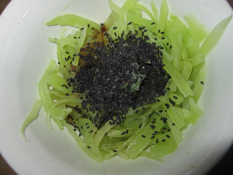 芝麻莴笋丝步骤10