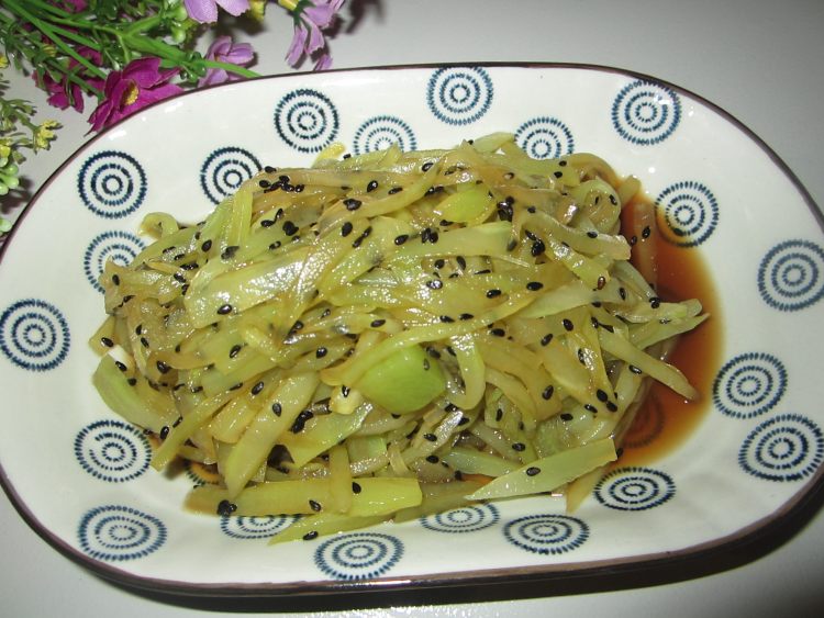 芝麻莴笋丝步骤12