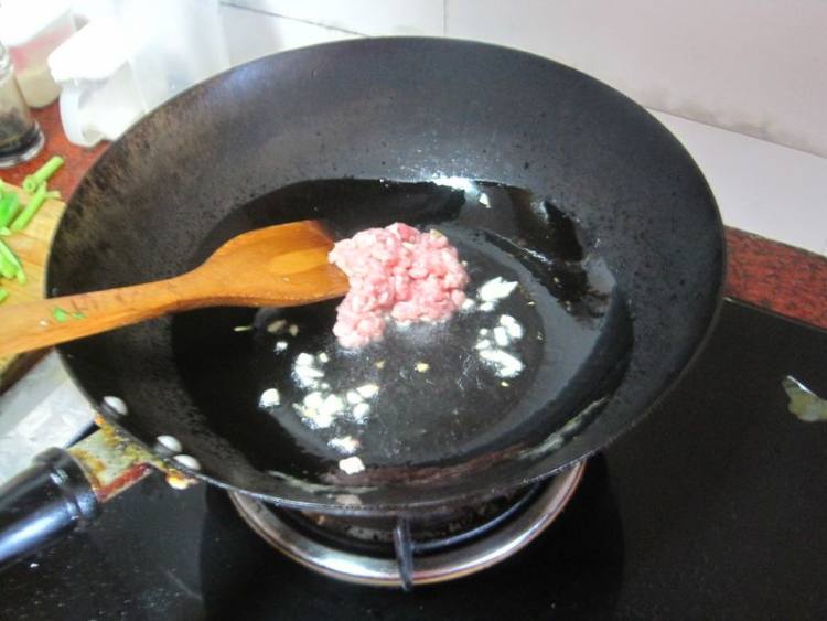 肉粒莴笋丝步骤5