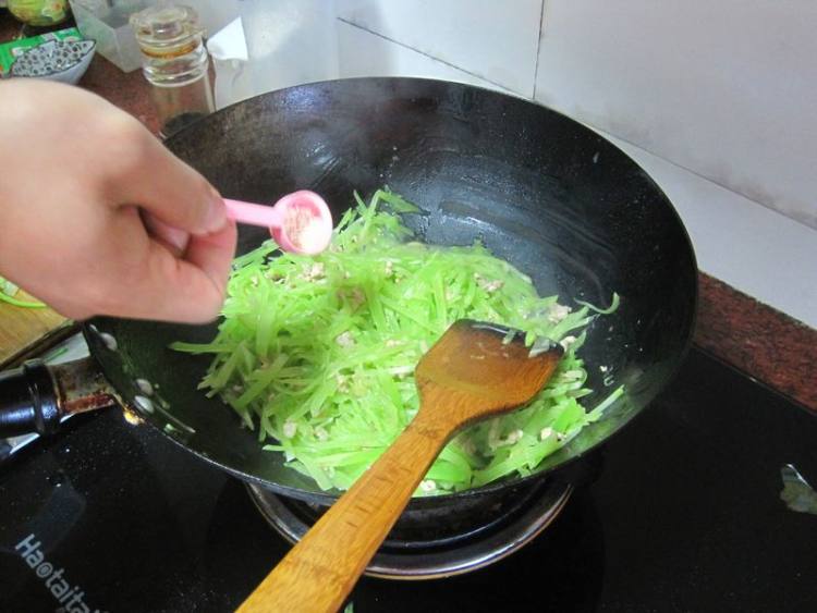 肉粒莴笋丝步骤10