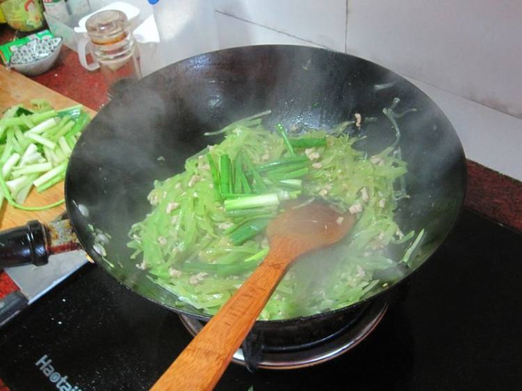 肉粒莴笋丝步骤12