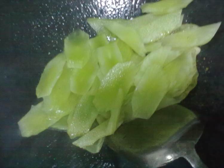 小炒莴笋片步骤4
