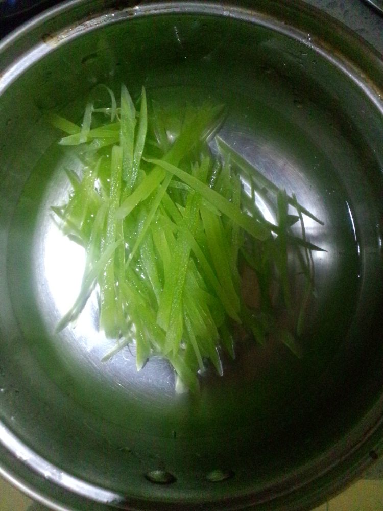 木耳拌笋丝步骤6
