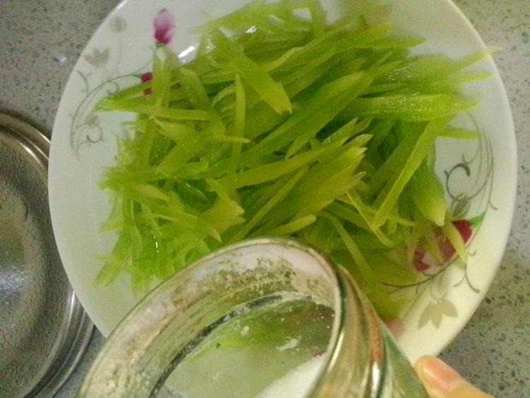 木耳拌笋丝步骤8