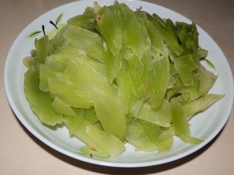 莴笋鸡片步骤1