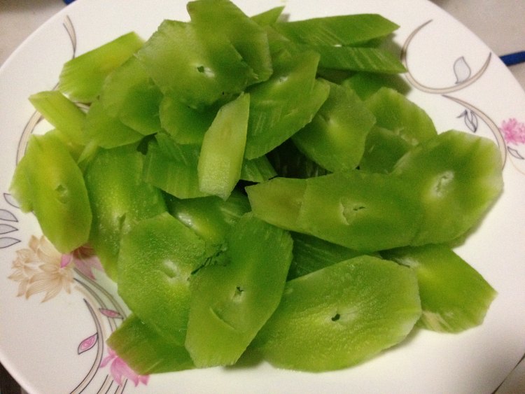 蒜香莴笋片步骤2