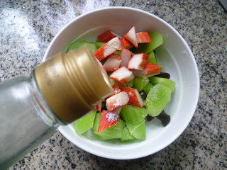 蟹柳拌莴笋步骤12