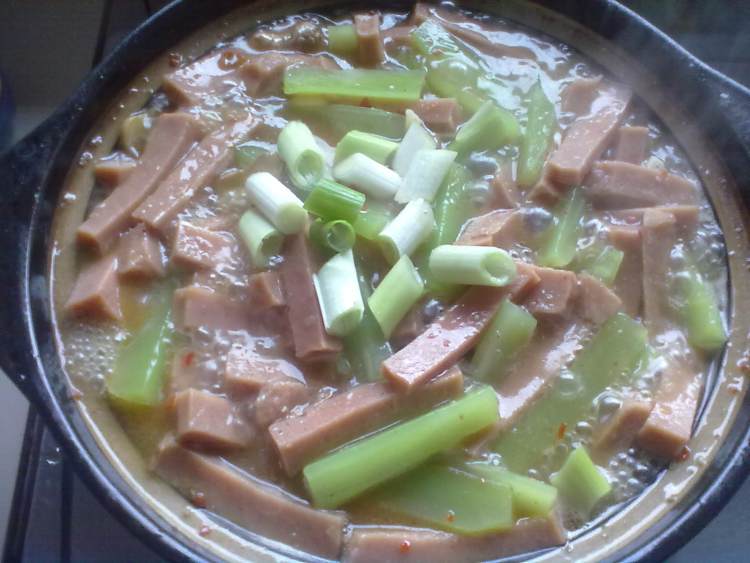 砂锅莴笋午餐肉步骤7