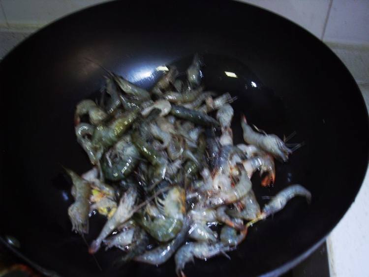 莴笋炒鲥虾步骤3