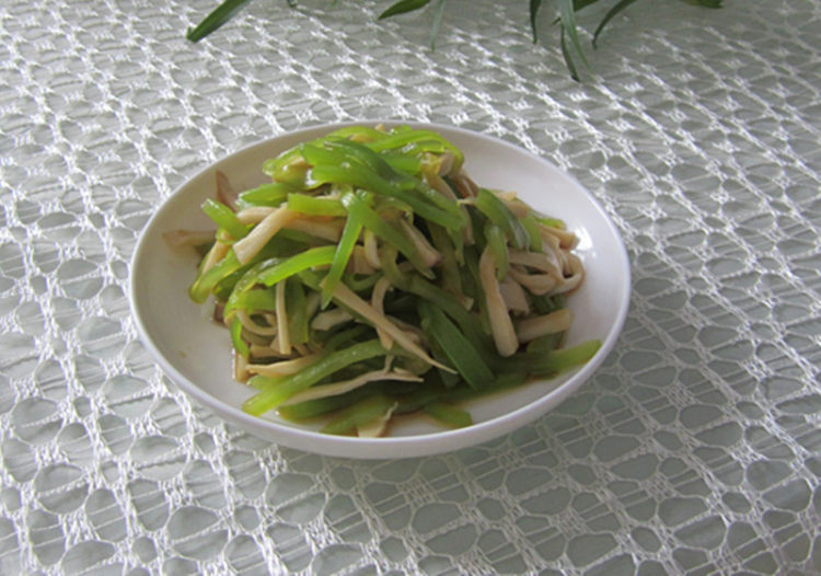 莴笋拌杏鲍菇步骤9