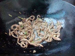 三丝炒肉步骤6