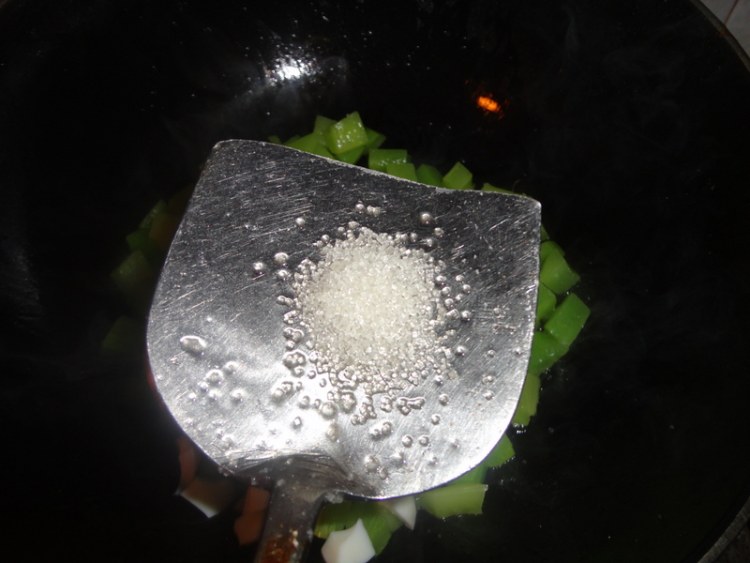 莴笋炒蛋白步骤8