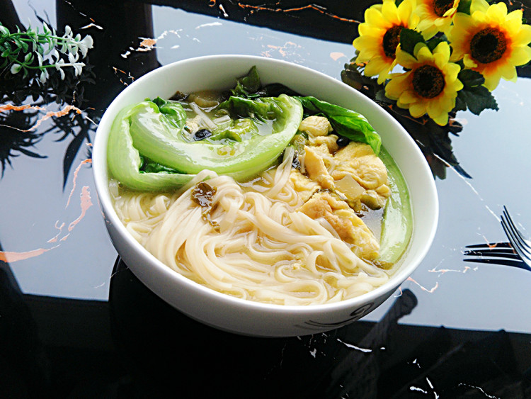 酸菜鸡蛋面步骤10