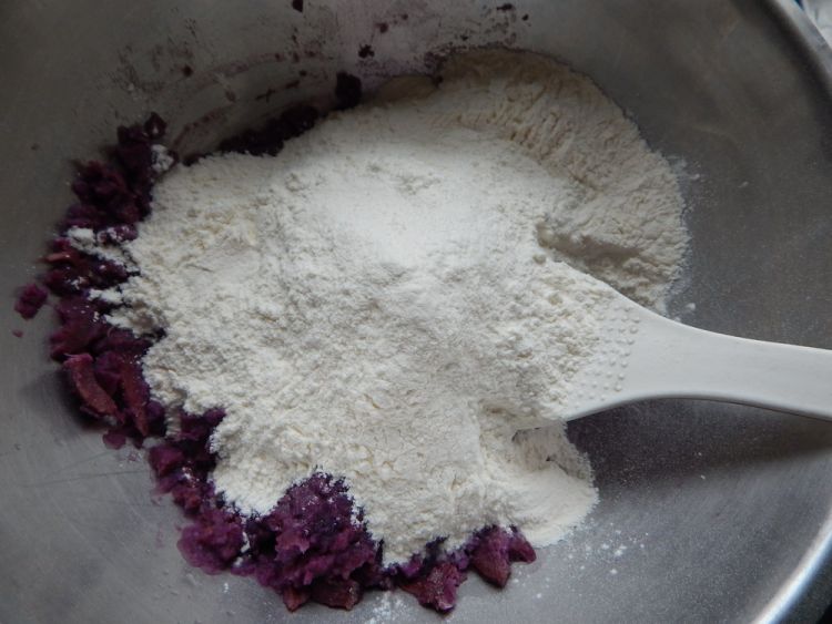 西红柿鸡蛋紫薯刀削面步骤3