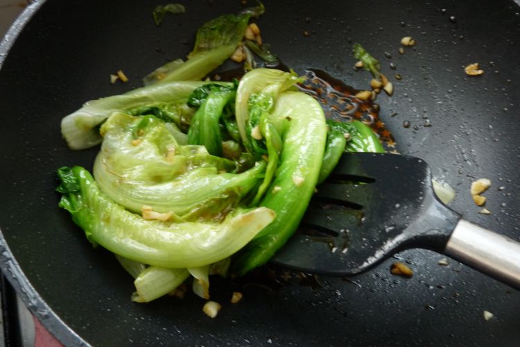 蒜香蚝油生菜步骤7