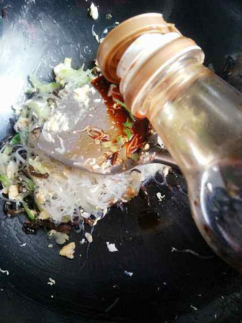木耳生菜炒粉丝步骤9