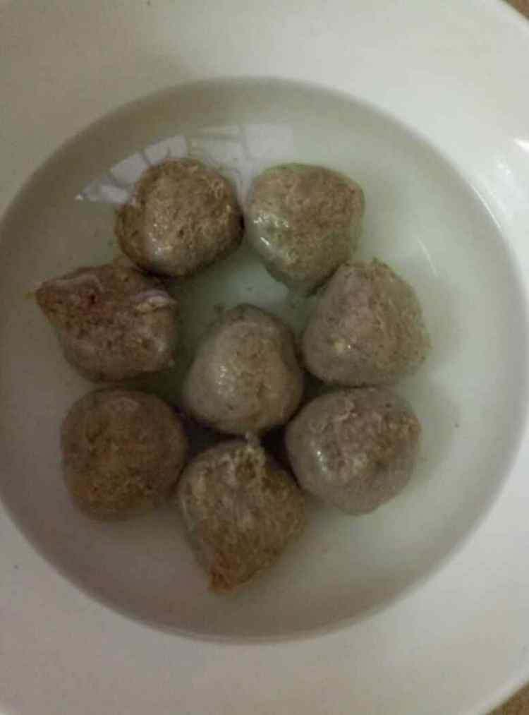 牛肉丸生菜汤步骤1