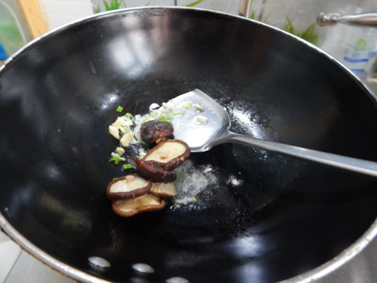 蚝油生菜香菇步骤5