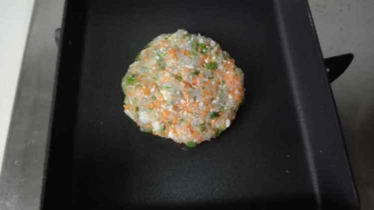 鲜虾肉排芝士汉堡步骤4