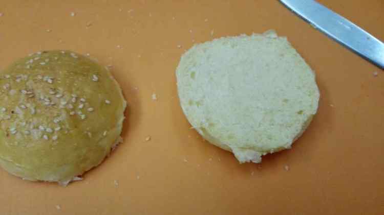 鲜虾肉排芝士汉堡步骤7