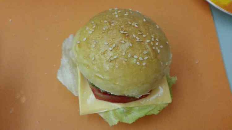 鲜虾肉排芝士汉堡步骤10
