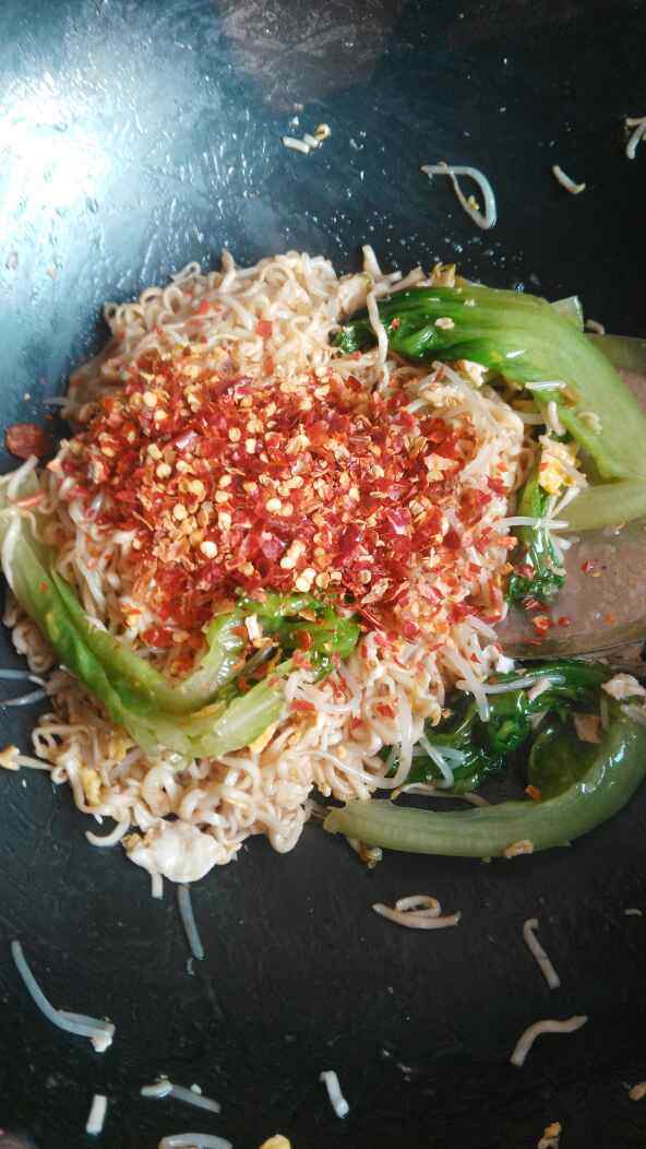 银芽青菜炒面步骤10