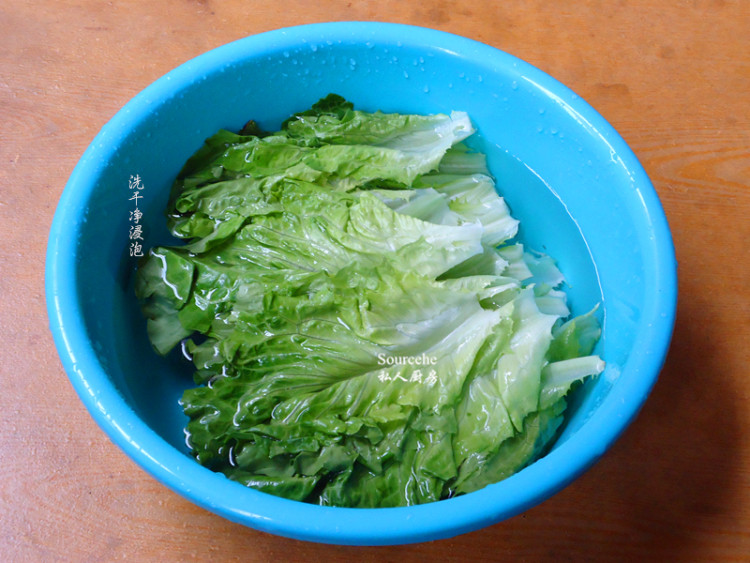 酸蒜白灼生菜步骤1