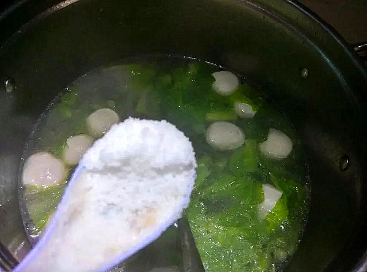 生菜肉丸汤步骤5