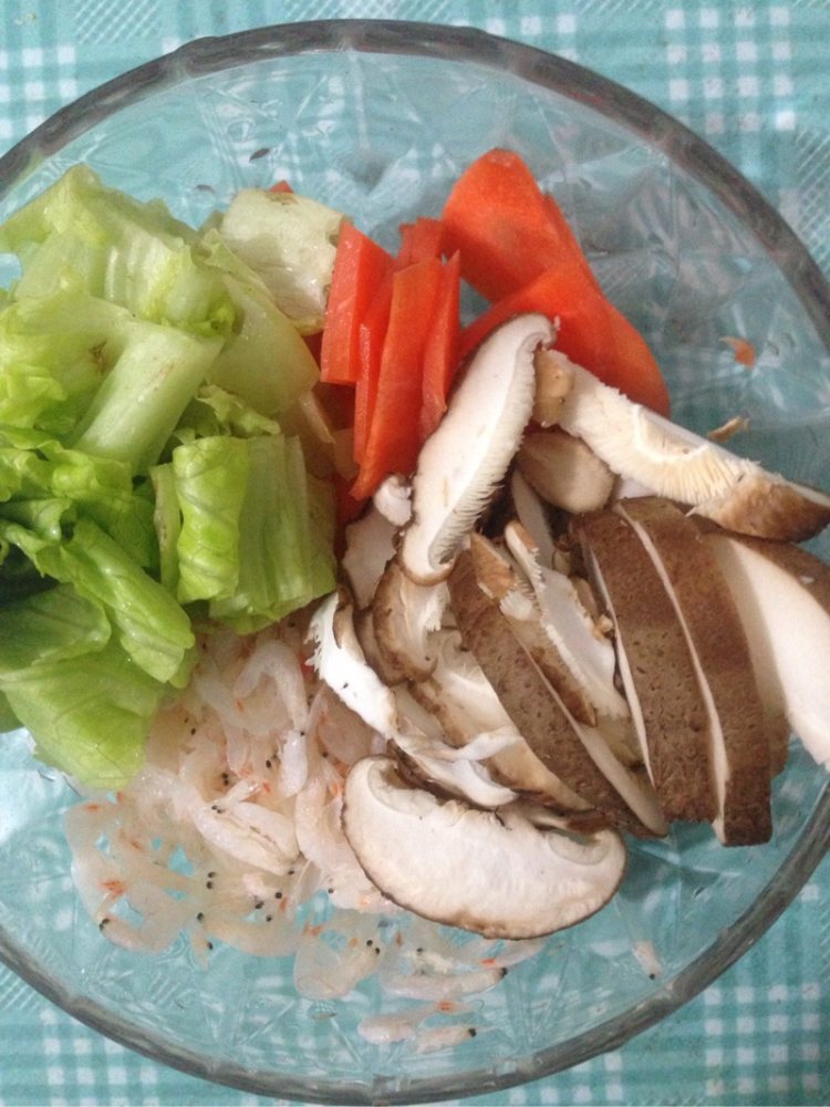香菇蛋炒饭步骤1