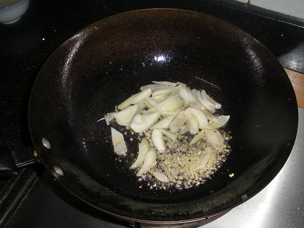 牛肉酱炒生菜步骤5
