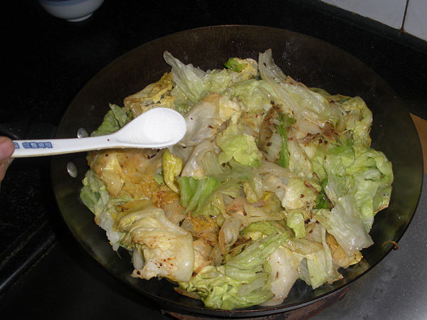牛肉酱炒生菜步骤8