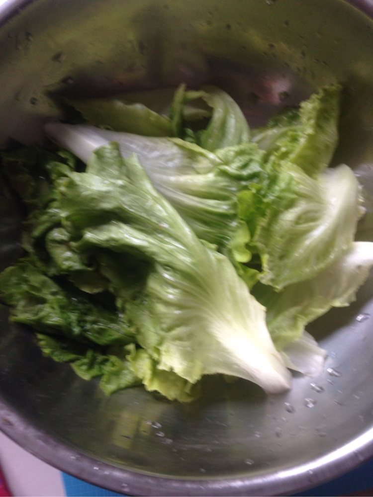 银耳木耳炒生菜步骤1