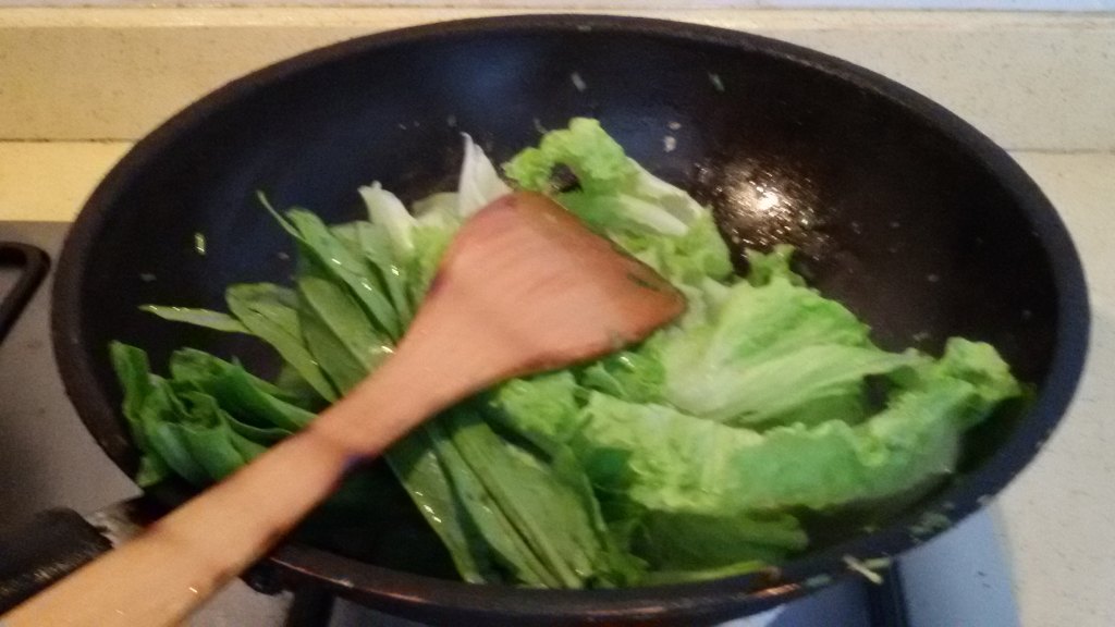 生菜香炒油麦菜步骤5