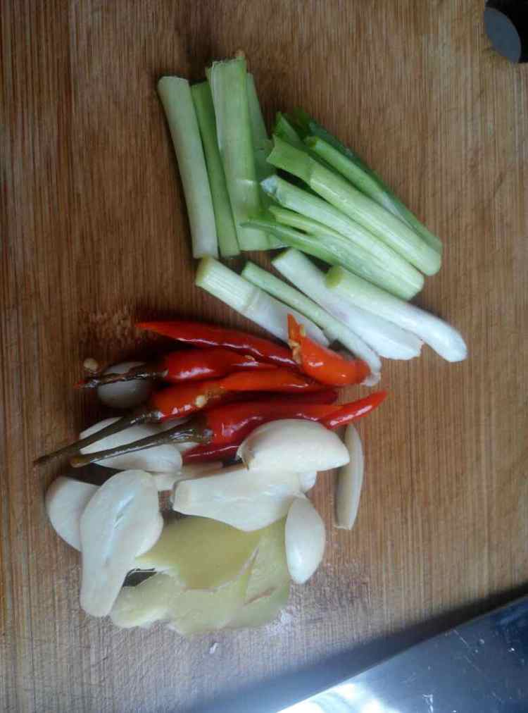 鱼骨豆腐煲步骤2