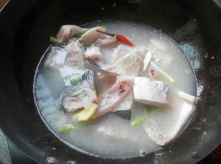 鱼骨豆腐煲步骤5