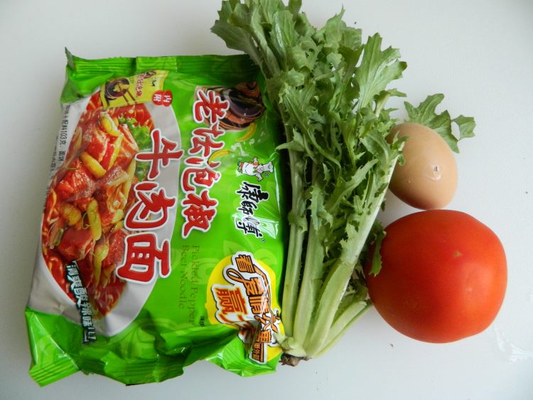 番茄荷包蛋方便面步骤1