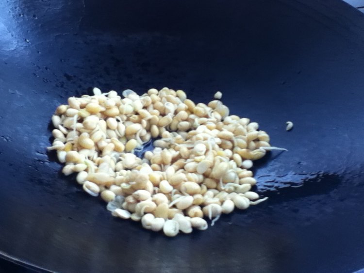 黄豆芽生菜汤步骤3