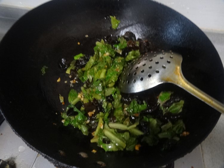 生菜木耳步骤7
