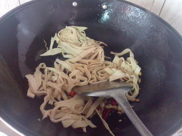 生菜炒豆皮步骤5