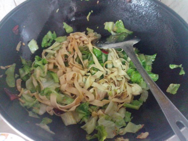 生菜炒豆皮步骤9