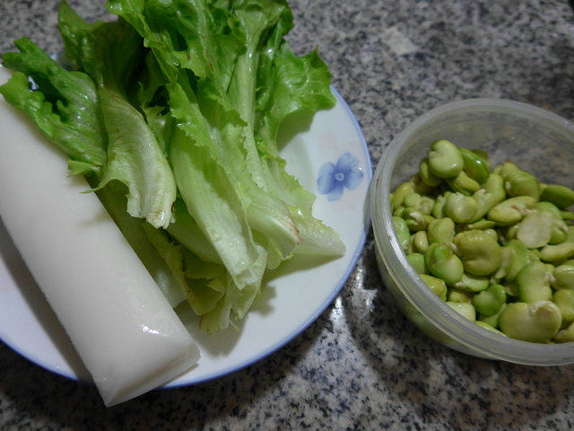 生菜蚕豆炒年糕步骤1