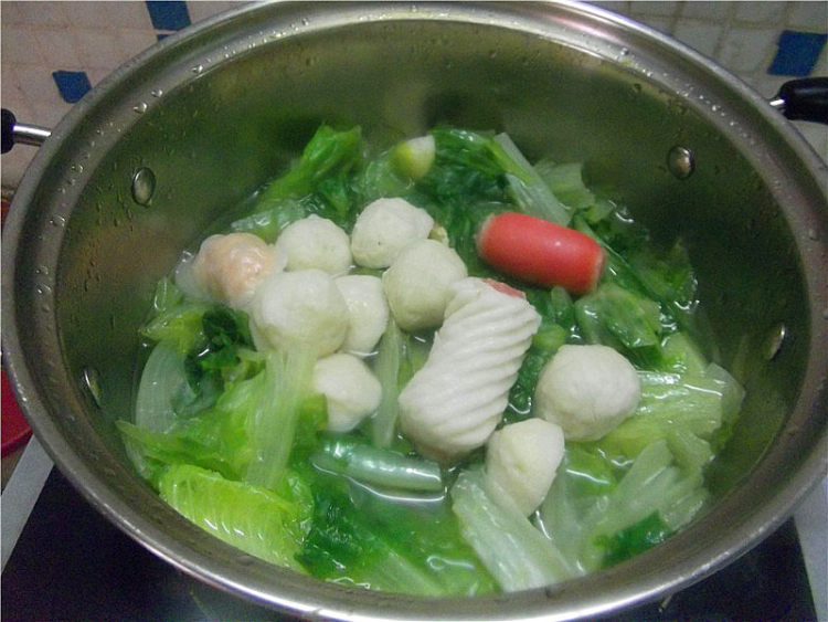 火锅丸子生菜汤步骤5