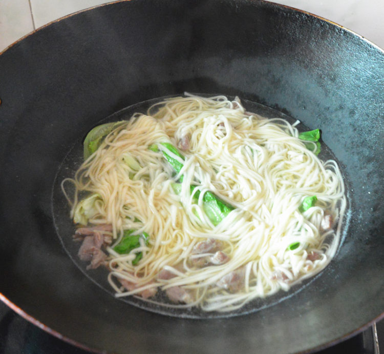 生菜肉片挂面步骤7