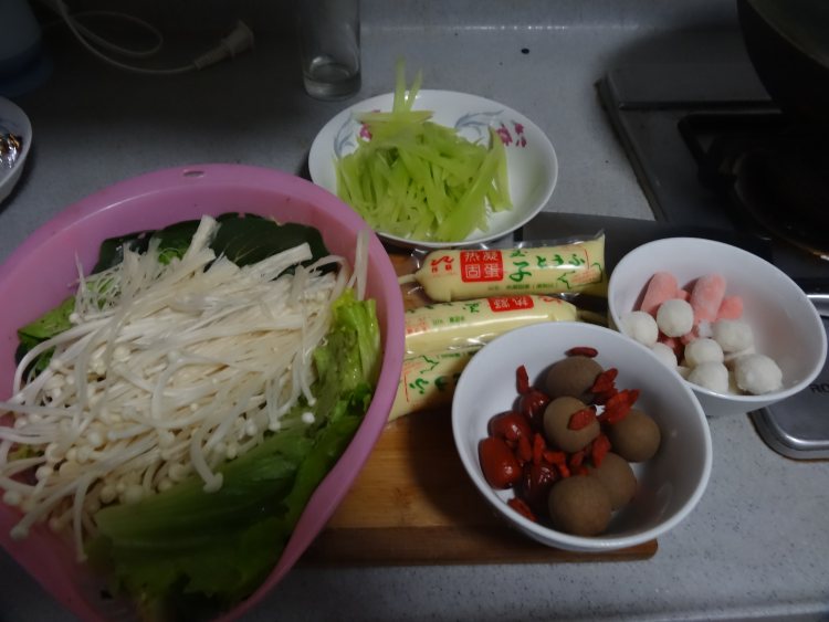 玉豆腐金针菇锅仔步骤1