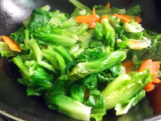 胡萝卜炒生菜步骤5