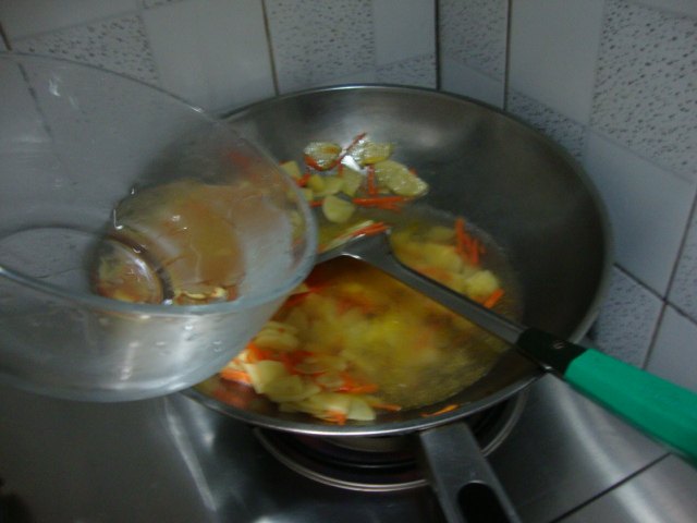 生菜炒土豆片步骤7