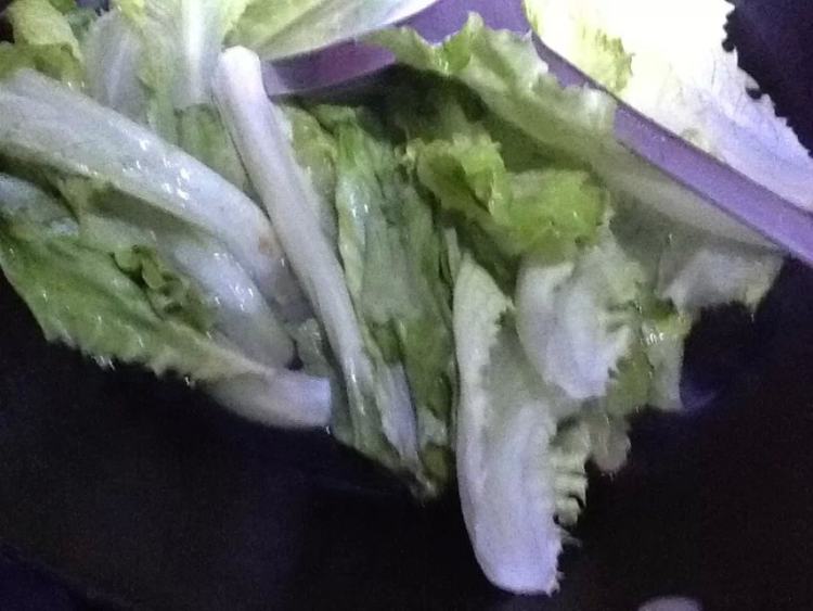 拌生菜步骤2