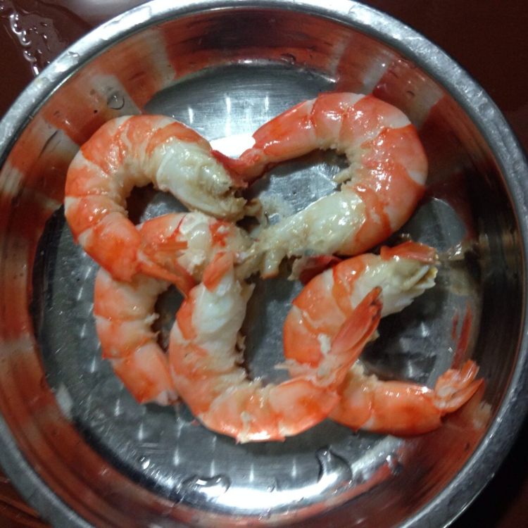 鲜虾香菇饺子面步骤1