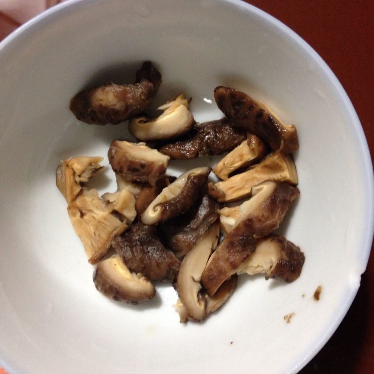 鲜虾香菇饺子面步骤2